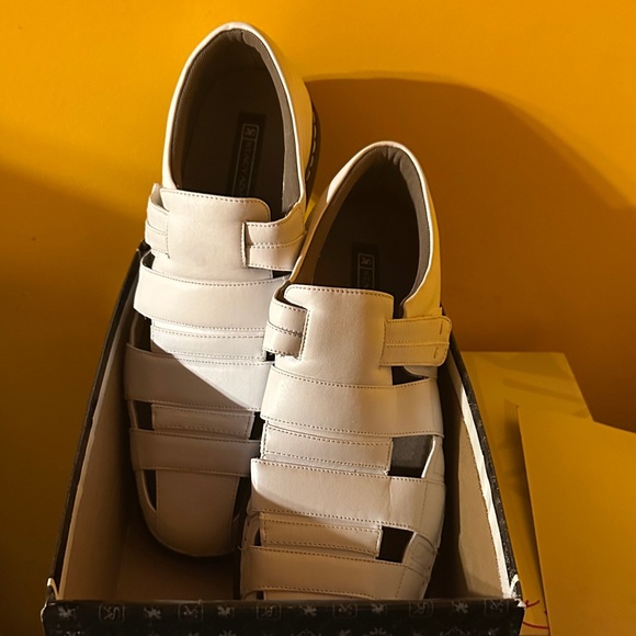 Stacy Adams Classic White Slip-On Shoes - Picture 3 of 6